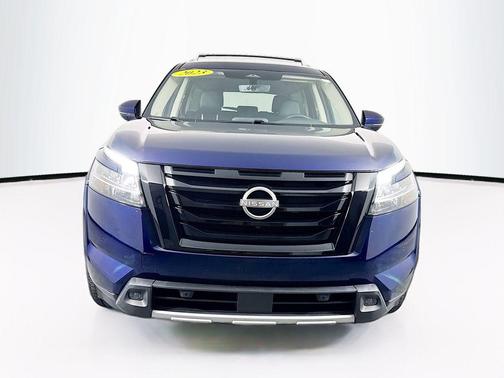 2023 Nissan Pathfinder SL FWD
