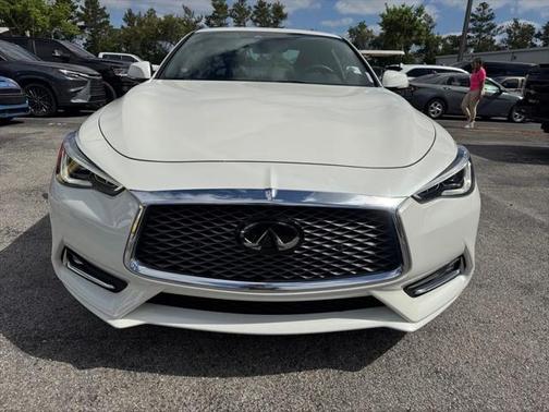 2022 INFINITI Q60 LUXE