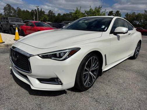 2022 INFINITI Q60 LUXE