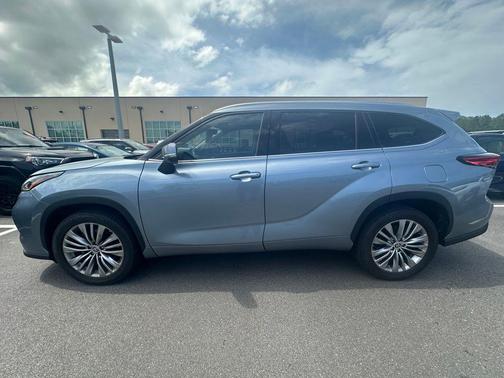 Moon Dust 2021 Toyota Highlander Platinum