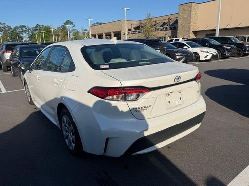 White 2020 Toyota Corolla LE
