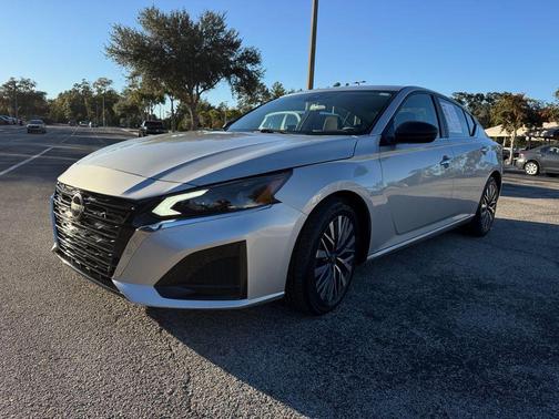 Brilliant Silver Metallic 2024 Nissan Altima 2.5 SV
