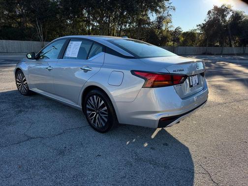 Brilliant Silver Metallic 2024 Nissan Altima 2.5 SV