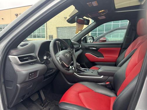 Celestial Silver Metallic 2023 Toyota Highlander XSE