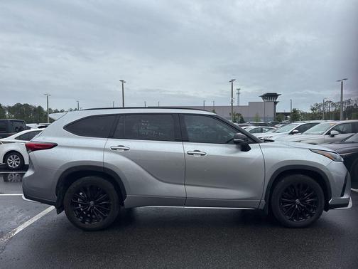Celestial Silver Metallic 2023 Toyota Highlander XSE