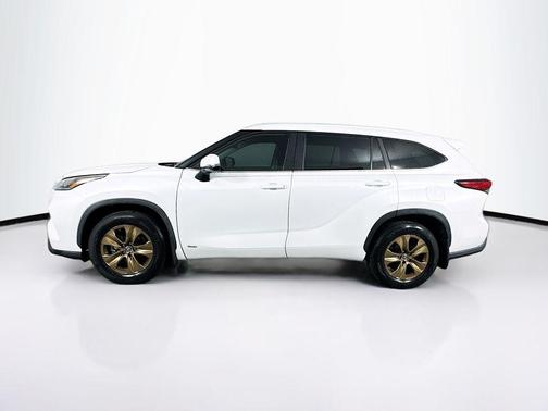 2023 Toyota Highlander Hybrid XLE