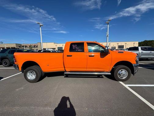 2024 RAM 3500 Tradesman Crew Cab 4x4 8' Box