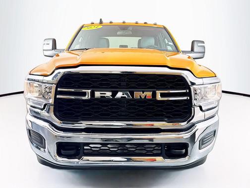 2024 RAM 3500 Tradesman Crew Cab 4x4 8' Box