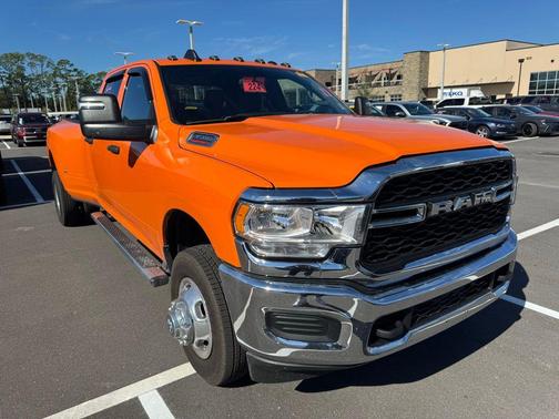 2024 RAM 3500 Tradesman Crew Cab 4x4 8' Box
