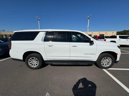 2024 Chevrolet Suburban LT