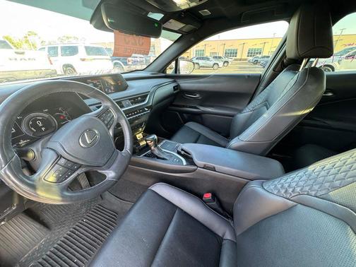 2020 Lexus UX 250h Base