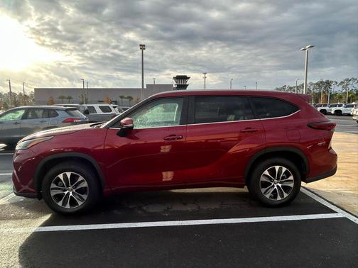 2024 Toyota Highlander XLE
