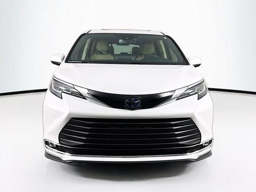 2022 Toyota Sienna XLE