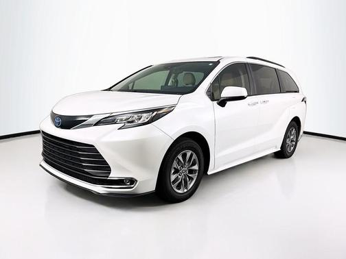 2022 Toyota Sienna XLE