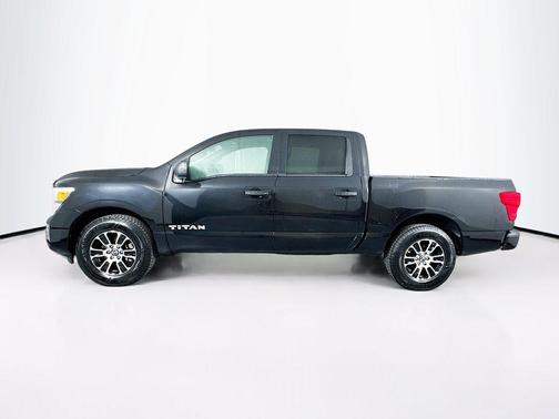 2023 Nissan Titan SV