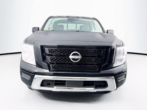 2023 Nissan Titan SV