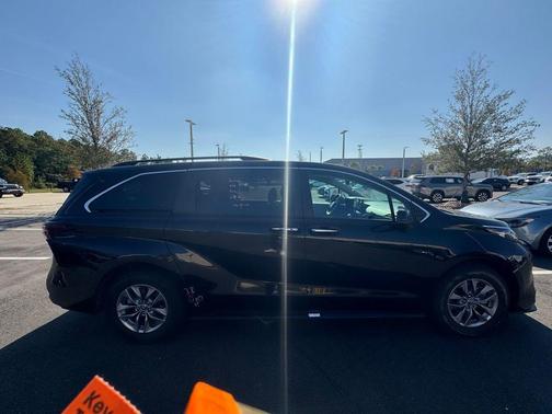 2024 Toyota Sienna XLE