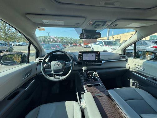 2024 Toyota Sienna XLE