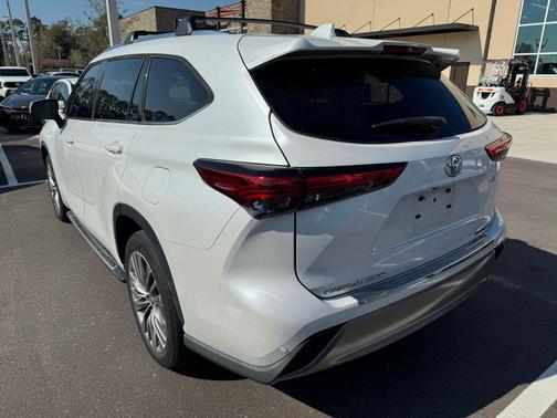 2022 Toyota Highlander Platinum