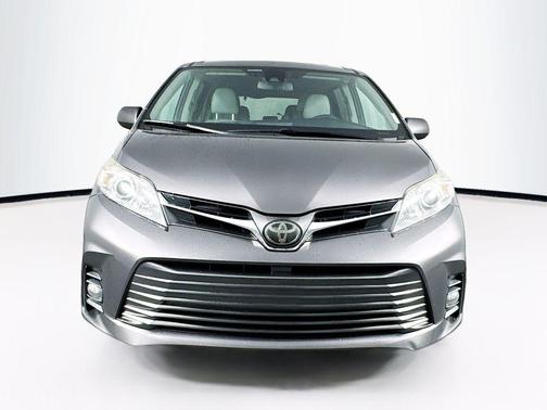 2020 Toyota Sienna XLE Premium