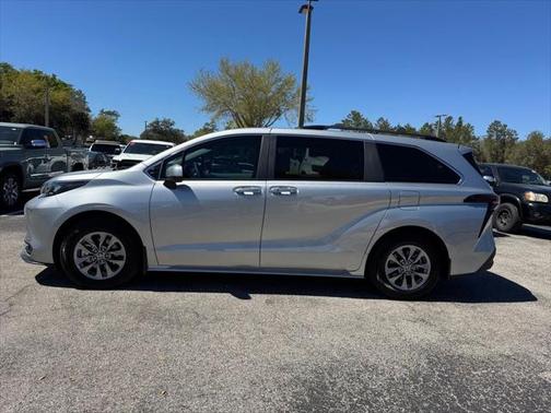 2025 Toyota Sienna XLE 8 Passenger
