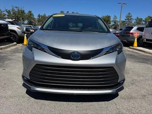 2025 Toyota Sienna XLE 8 Passenger