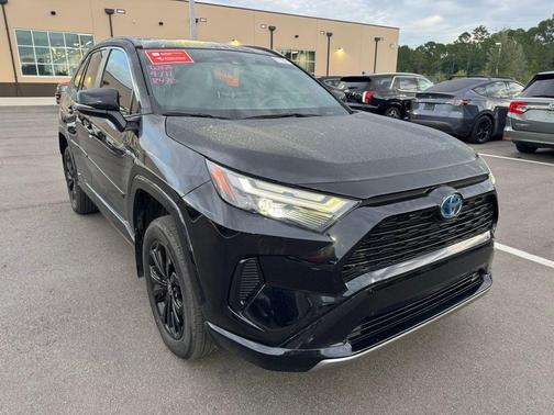 2022 Toyota RAV4 Hybrid SE