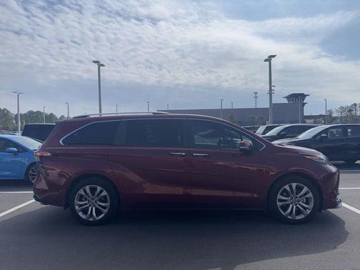 2024 Toyota Sienna Platinum