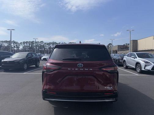 2024 Toyota Sienna Platinum