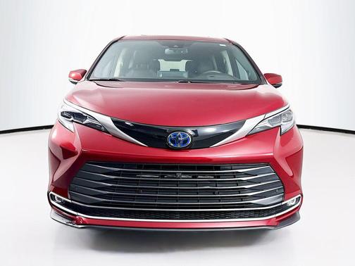 2024 Toyota Sienna Platinum