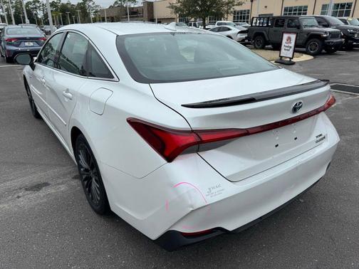 2021 Toyota Avalon Hybrid XSE