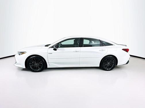 2021 Toyota Avalon Hybrid XSE