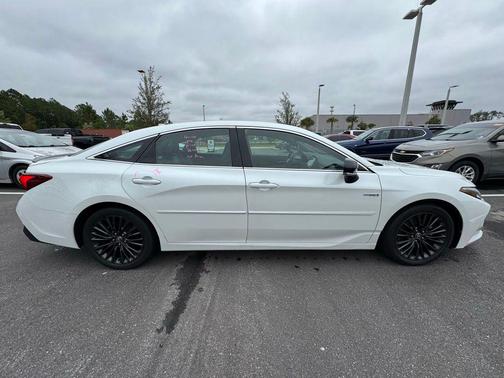 2021 Toyota Avalon Hybrid XSE