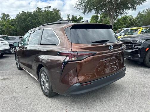 2023 Toyota Sienna LE