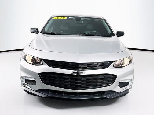 Silver Ice Metallic 2018 Chevrolet Malibu LT