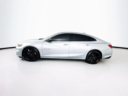 Silver Ice Metallic 2018 Chevrolet Malibu LT
