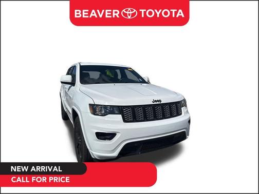 Bright White Clearcoat 2021 Jeep Grand Cherokee Laredo