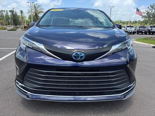 2023 Toyota Sienna XLE 8 Passenger