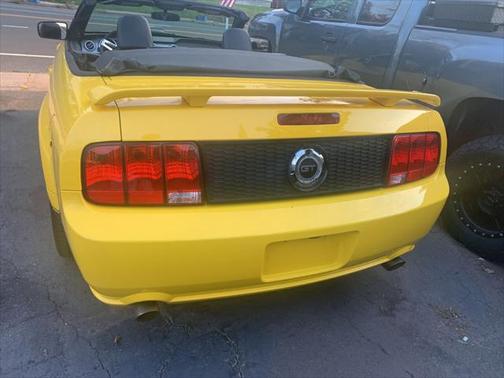 Screaming Yellow Clearcoat 2006 Ford Mustang GT Premium