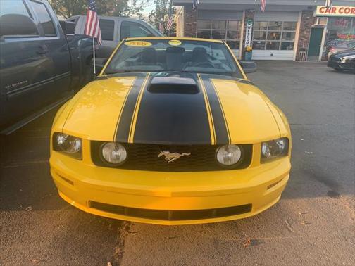 Screaming Yellow Clearcoat 2006 Ford Mustang GT Premium
