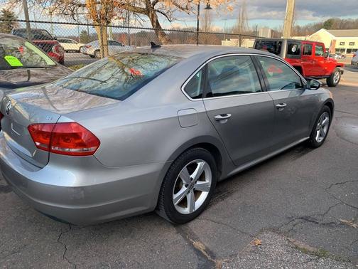 2012 Volkswagen Passat 2.5 SE