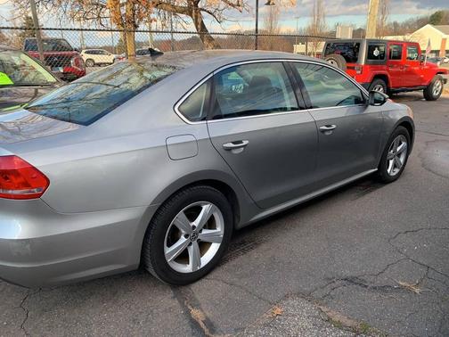 2012 Volkswagen Passat 2.5 SE