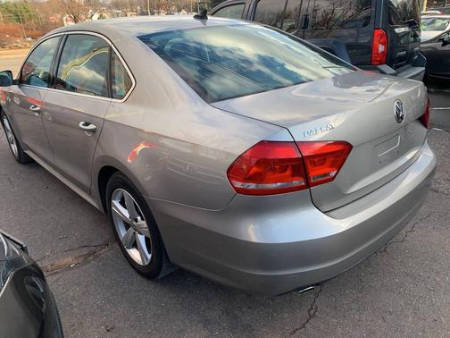 2012 Volkswagen Passat 2.5 SE