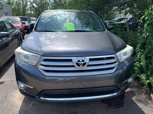 Charcoal 2012 Toyota Highlander SE