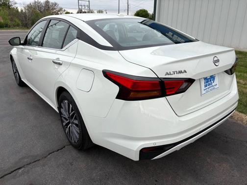 Glacier White 2025 Nissan Altima 2.5 SV