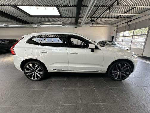 2023 Volvo XC60 Recharge Plug-In Hybrid Ultimate Bright
