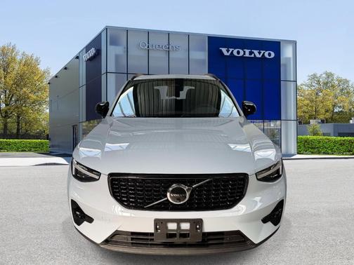 Cloud 9 White 2026 Volvo XC40 B5 Plus