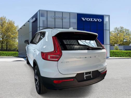 Cloud 9 White 2026 Volvo XC40 B5 Plus