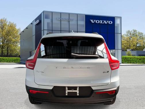 Cloud 9 White 2026 Volvo XC40 B5 Plus