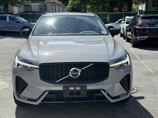 2024 Volvo XC60 B5 Plus Dark
